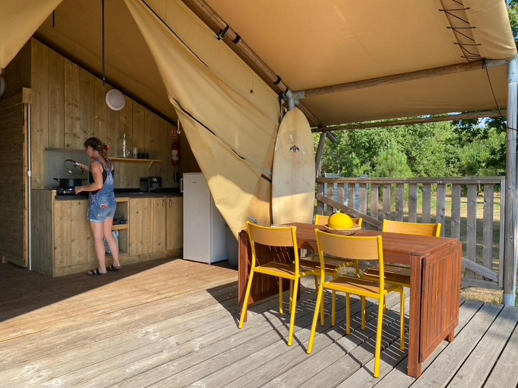 Camping La Kahute - Tente Lodge Au Coeur De La Foret Carcans Exterior foto