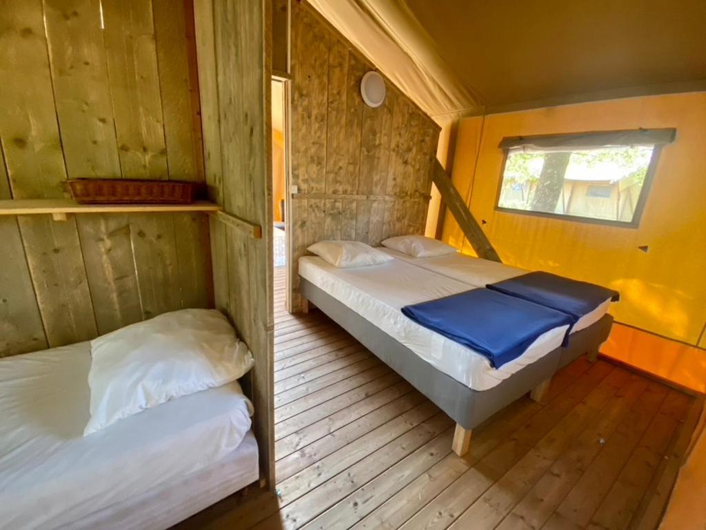 Camping La Kahute - Tente Lodge Au Coeur De La Foret Carcans Exterior foto